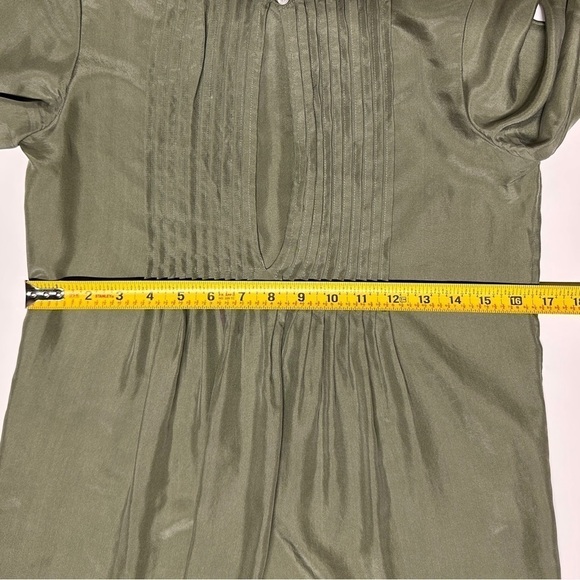 Theory Silk Bianca Pintuck Olive Green Pleated Blouse Peekaboo Top Size 0 - Picture 11 of 14